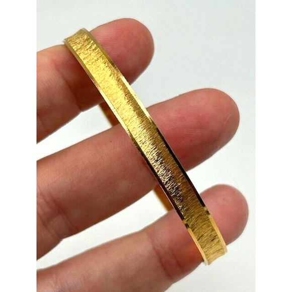 Vintage Trifari Crown Gold Tone Etched Bangle Bracelet Laser Cut - Picture 1 of 5